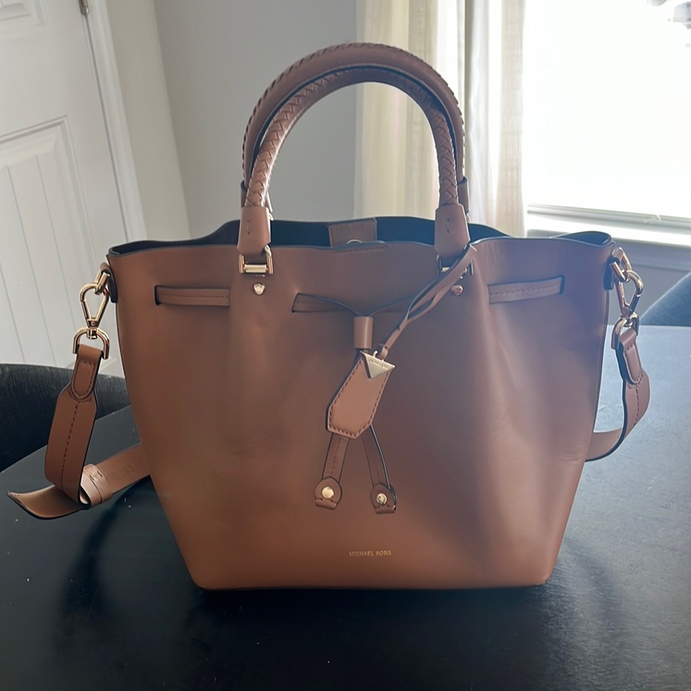 Michael Kors Bucket Bag
